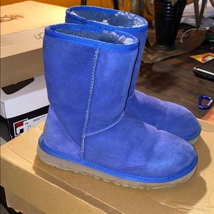 Classic short uggs in blue